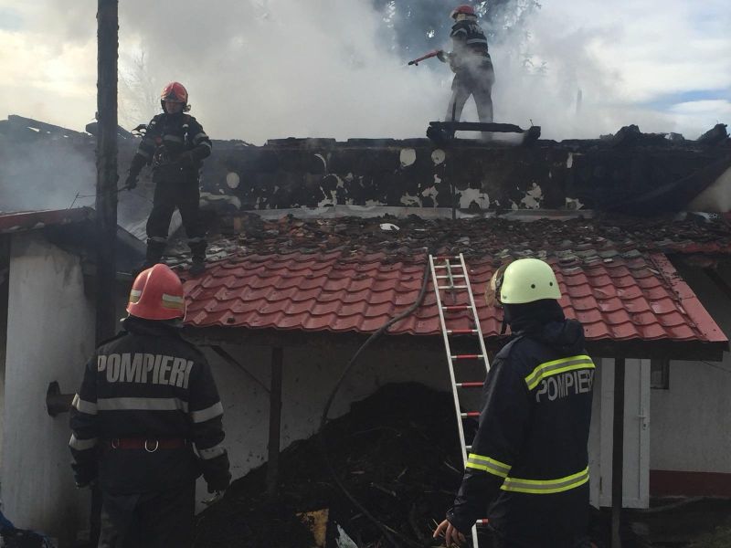 Incendiu la o școală din Săcelu