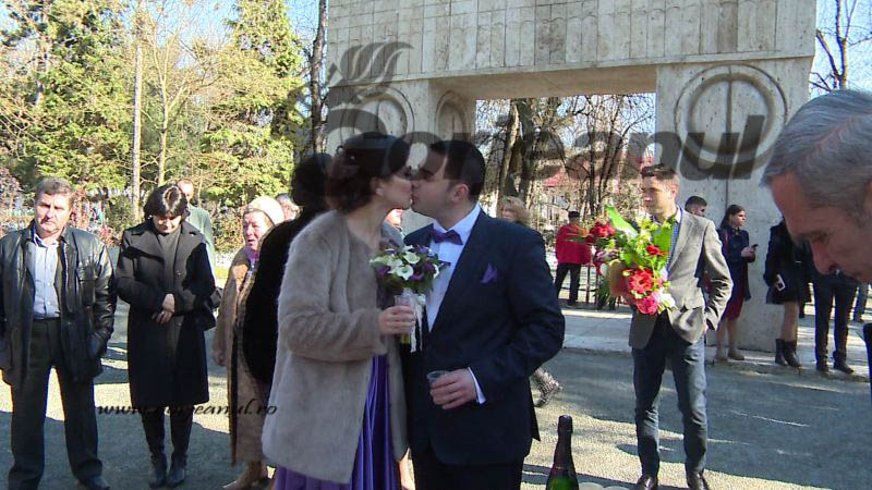 Căsătorii sub Poarta Sărutului de Dragobete