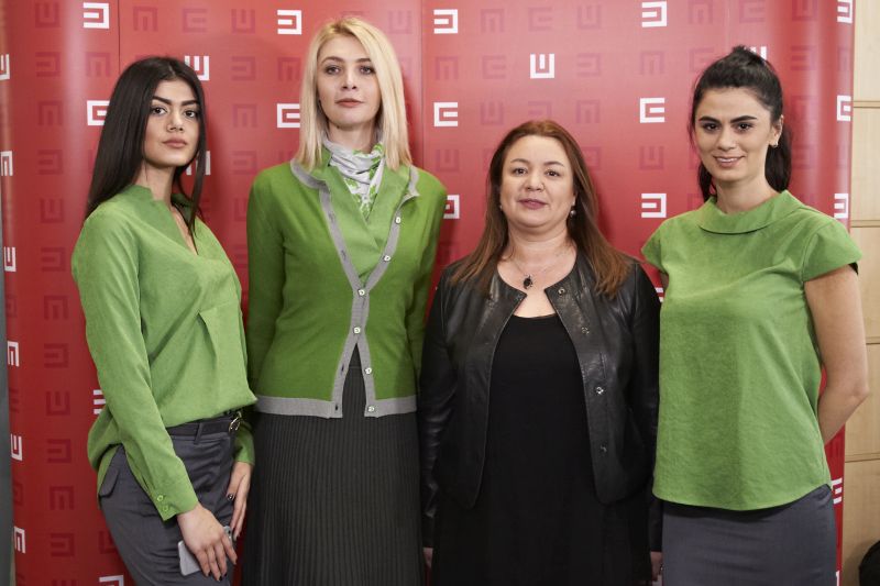 La Târgu-Jiu – Vestimentaţie “made in Romania” în Centrul de Relaţii cu Clienţii CEZ