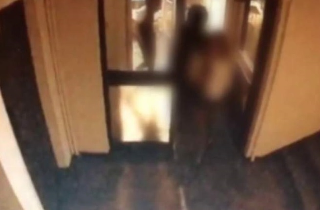 O tânără de 19 ani și bunica ei, agresate în scara unui bloc din Motru