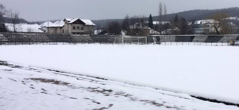 Vremea rea loveşte din nou! Meciul Pandurilor, amânat