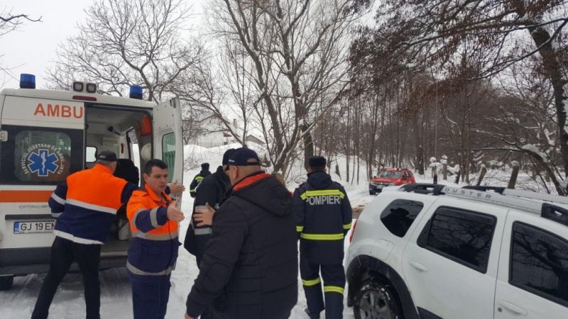 Misiune dificilă de salvare în comuna Runcu