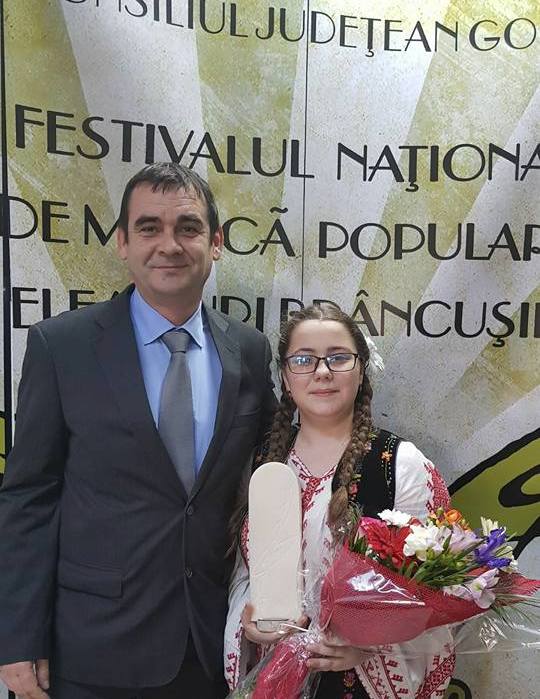 O olteancă de doar 13 ani şi-a adjudecat Trofeul Festivalului “Meleaguri brâncuşiene”