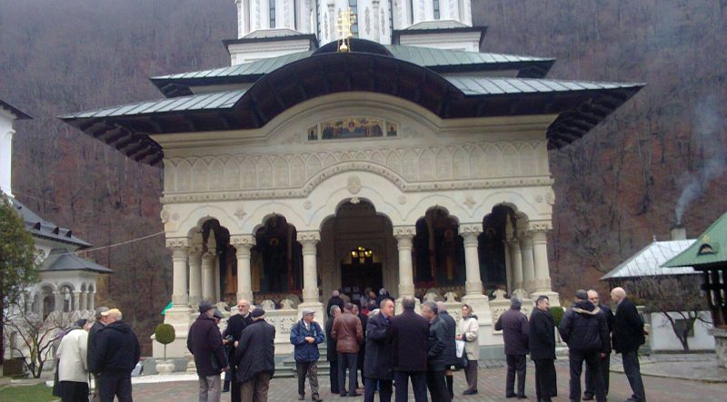 Parastasul de la Mănăstirea Lainici – “un gând pozitiv către cel pomenit, care întăreşte o legătură cuprinsă într-o «ecuaţie» a Lui Dumnezeu cu marele Brâncuşi”