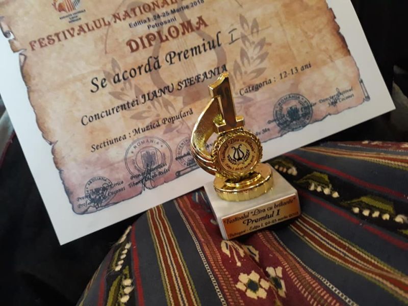 Ştefania Jianu, tânăra interpretă de folclor ce cucereşte premiu după premiu