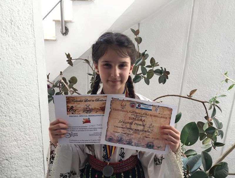 Premii pentru o tânără rovinăreancă, la Festivalul Naţional “Lira cu briliante”