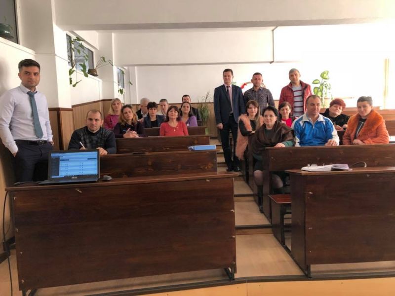 Şcolile din oraşul condus de Filip aderă la catalogul electronic