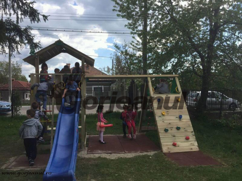 spatiu de joaca gradinita novaci