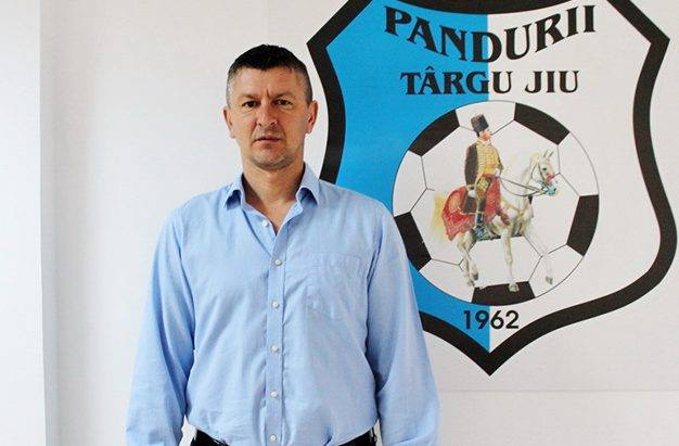 Bogoi vede partea plină a paharului