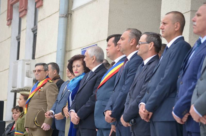 Ziua Eroilor, zi de pomenire și recunoștiință în tot Gorjul! – Autoritățile au depus, în tot județul, coroane și jerbe de flori