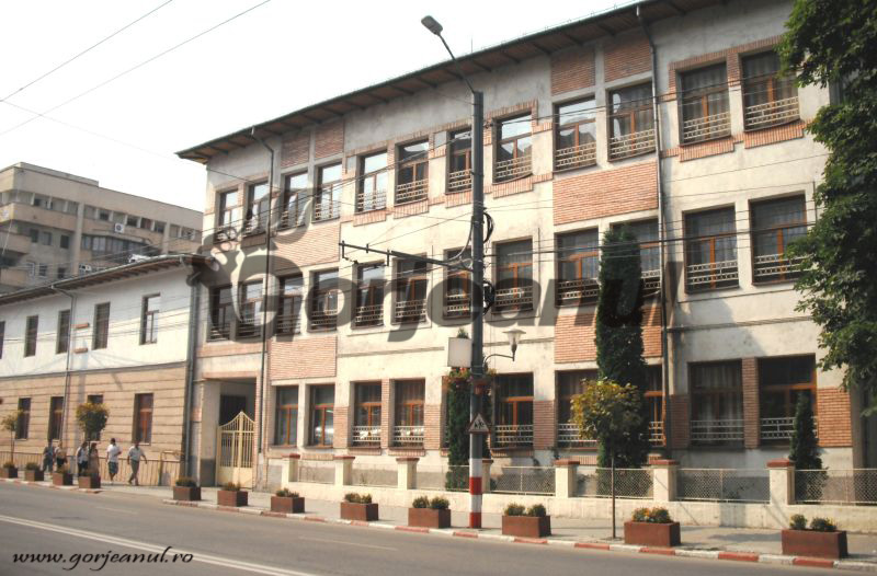 Primăria Târgu-Jiu începe modernizările în mai multe unităţi de învăţământ