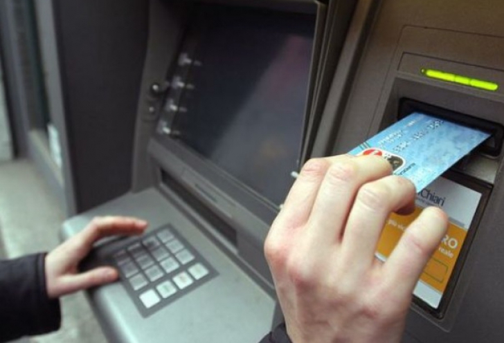 Poliția avertizează: ”Atenție cum și unde folosiți cardul bancar!”