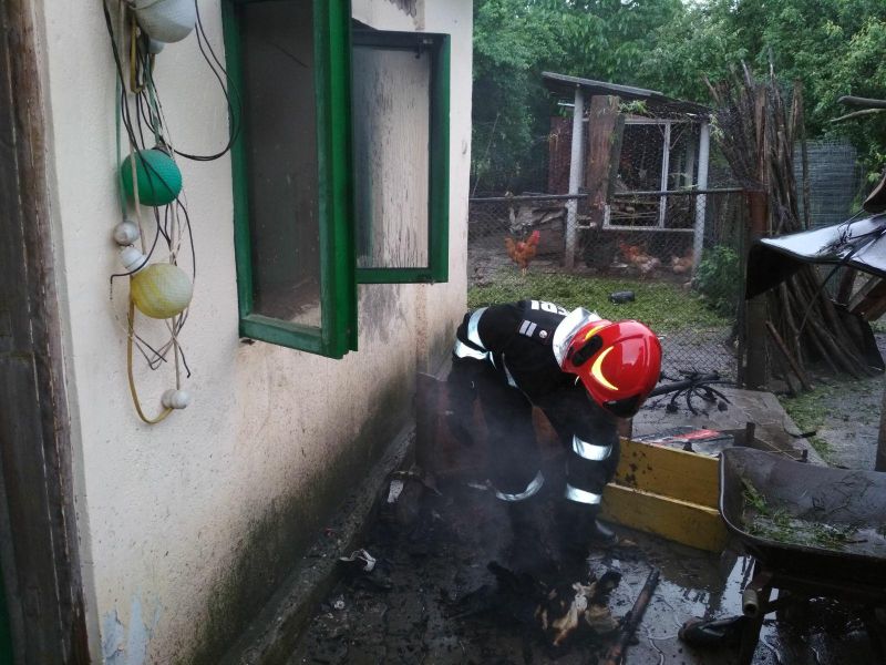 Femeie rănită într-un incendiu la Romanești