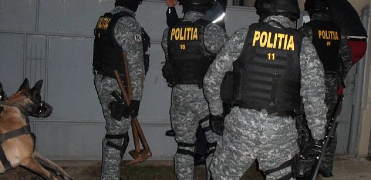 Percheziții în Gorj și în alte 27 de județe! Tineri din Târgu-Jiu, acuzați că furnizau droguri studenților din Timișoara
