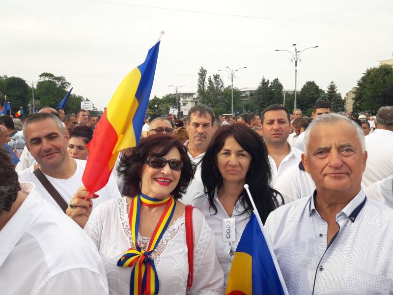 50 de autocare și microbuze și peste 100 de autoturisme au relocat gorjenii la mitingul din Piața Victoriei