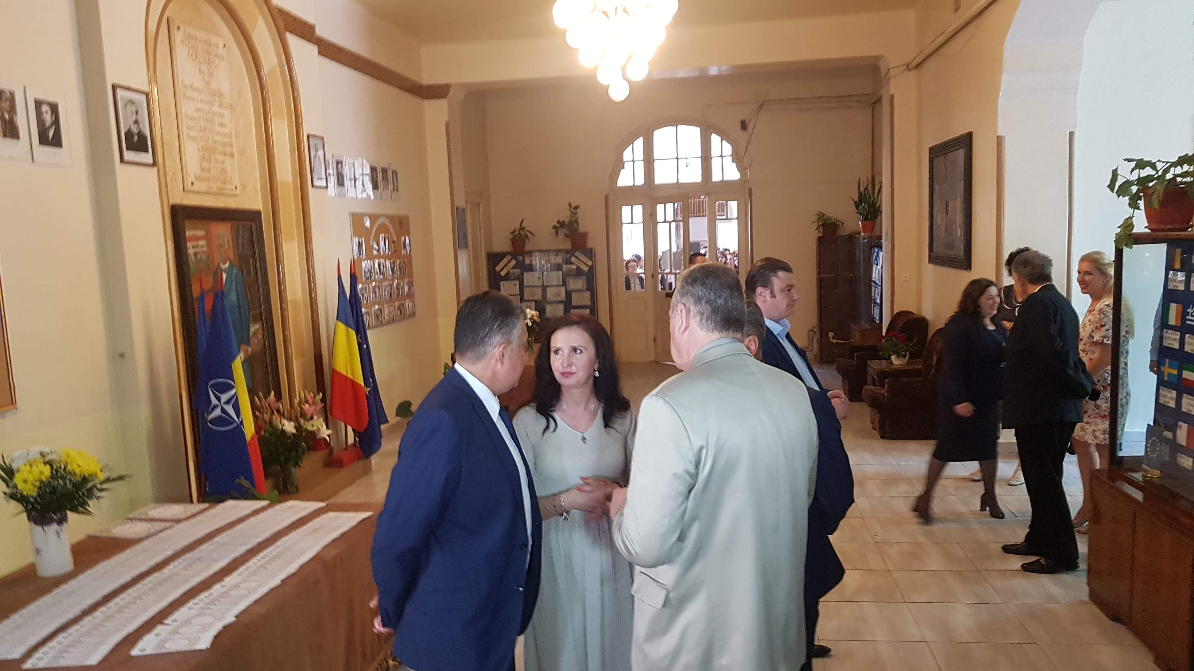 Ministrul Natalia-Elena Intotero, la Târgu-Jiu: ”În afara granițelor țării avem 10 milioane de români”