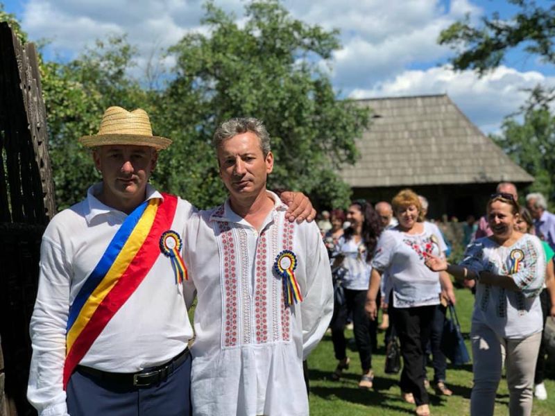 Festivalul RomânIA Autentică a dat clasă la Peștișani! – Pâinea împletită “Hobița 500”, ștafeta gorjenilor pentru brașoveni