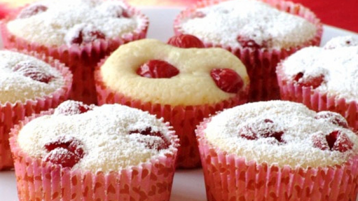 Rețeta săptămânii – Brioșe cu vișine