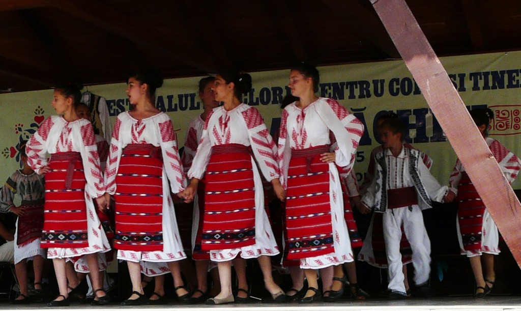 Comuna Căpreni găzduieşte o nouă ediţie a Festivalului Folcloric „Sofia Drăghici”