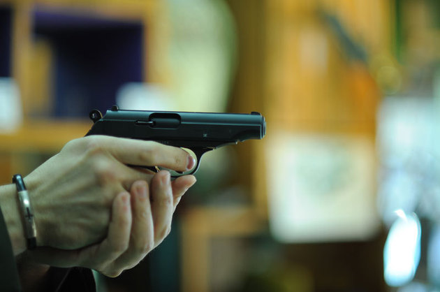 Târgujian cercetat pentru deținerea ilegală a unui pistol