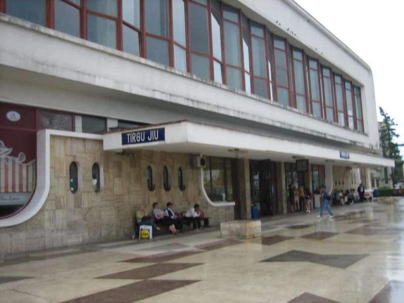 A murit, după ce s-a aruncat dintr-un tren