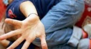 Reținut după ce și-a bătut copilul până când i-a rupt mâna