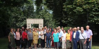 Întâlnire emoționantă la Poarta Sărutului, din Târgu-Jiu!