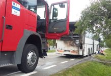 Excursie întreruptă de incendiu! Un autocar plin cu elevi a luat foc în mers