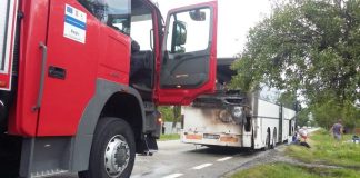 Excursie întreruptă de incendiu! Un autocar plin cu elevi a luat foc în mers