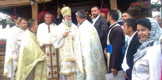 Sfântă Liturghie Arhierească la resfinţirea Bisericii din Parohia Vârţ, Oraşul Rovinari, Protopopiatul Târgu-Jiu Sud
