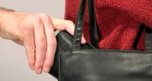 Furt într-un market din Mătăsari