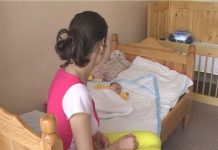 Zeci de tinere din Gorj, mame la vârste fragede