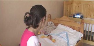 Zeci de tinere din Gorj, mame la vârste fragede