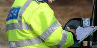 FLAGRANT ÎN GORJ! Șofer filmat în timp ce ruga polițiștii cu șpagă