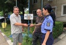 Portofel cu bani și acte, găsit de un excavatorist pe stradă