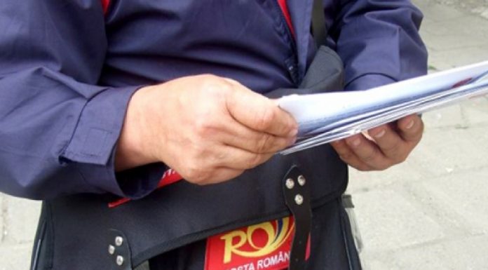 Pensiile și alocațiile, aduse de poștași cu echipament special