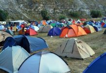 Vacanța la cort, relaxare în mijlocul naturii