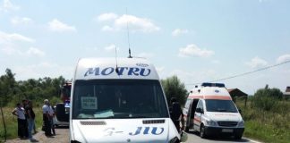 Accident grav la Ciuperceni între un microbuz şi un autoturism! Șoferul, care a provocat evenimentul, a murit