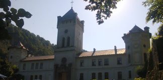 Lumina, şi Adevărul, şi Viaţa – Sfântă Liturghie Arhierească la Mănăstirea Tismana, Gorj, la Hramul «Adormirea Maicii Domnului»