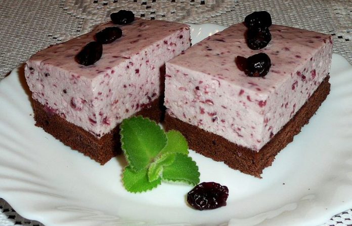 Prajitura-cu-crema-de-afine