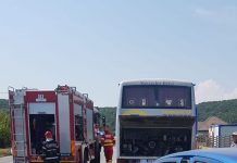 Un microbuz de persoane și un autoturism s-au ciocnit la Vârț