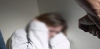 A ajuns în arest, după ce și-a bătut iubita