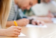 Începe a doua ediţie a Concursului Folk “Scoate chitara în grădină”