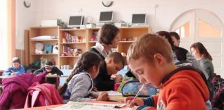 Primarii de oraşe cer bani Guvernului pentru bursele elevilor