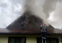 Un trăsnet a incendiat o casă din Motru