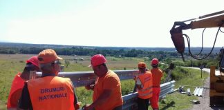 Lucrări pentru creșterea siguranței în trafic, pe drumurile din Gorj