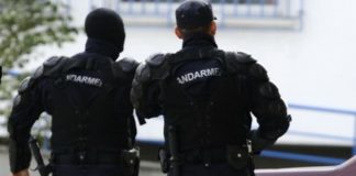 Jandarm lovit de un tânăr din Novaci