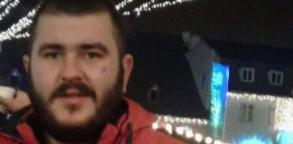 Tânărul care și-a înjunghiat prietenul și l-a filmat rămâne în arest în timpul procesului