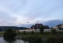 FOTO: Autoturism căzut în Jiu