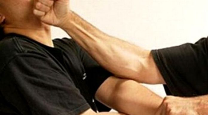 Țânțăreni: Tânăr bătut de mai multe persoane